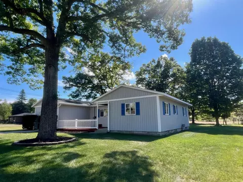 Exterior - 1378 E Swain, White Cloud, MI 49349 photo 5 of 10