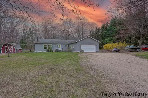 22 N Bossett, Ravenna, MI 49451