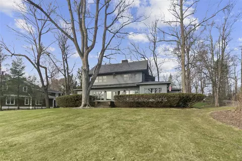 9568 W Gull Lk, Richland, MI 49083
