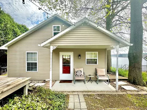 3431 W Shore Dr, Battle Creek, MI 49017