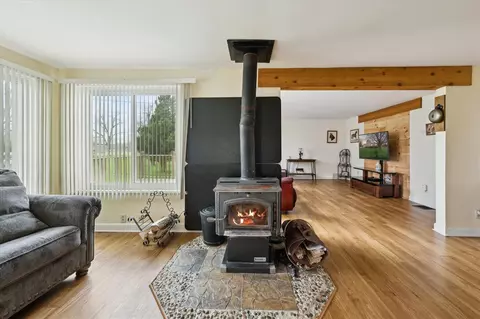 Living - 5910 S Corey, Perry, MI 48872 photo 4 of 5