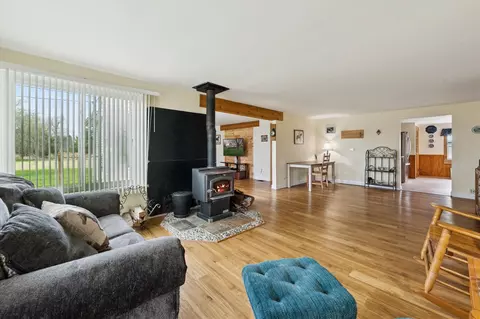 Living - 5910 S Corey, Perry, MI 48872 photo 3 of 5