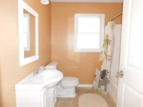 Bath - 309 E Delaware, Decatur, MI 49045 photo 2 of 4