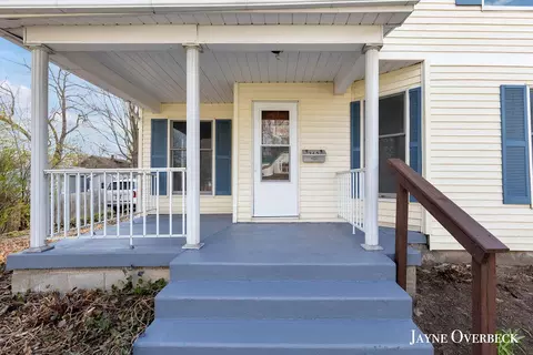 Exterior - 924 S S Brg, Belding, MI 48809 photo 1 of 4