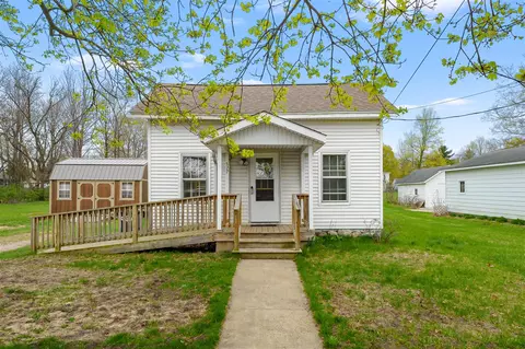 317 S Railroad, Lawton, MI 49065
