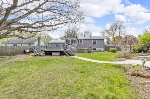 1404 Larrys, Jackson, MI 49203 photo 2