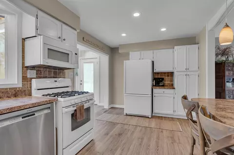 1404 Larrys, Jackson, MI 49203 photo 14