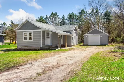 206 W 44th, Fremont, MI 49412