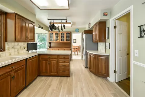 Kitchen - 5653 Blue Grass, Saline, MI 48176 photo 6 of 7