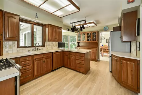 Kitchen - 5653 Blue Grass, Saline, MI 48176 photo 5 of 7