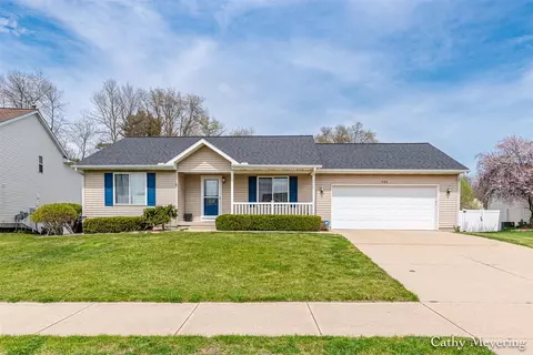 546 Sunset Hls, Middleville, MI 49333