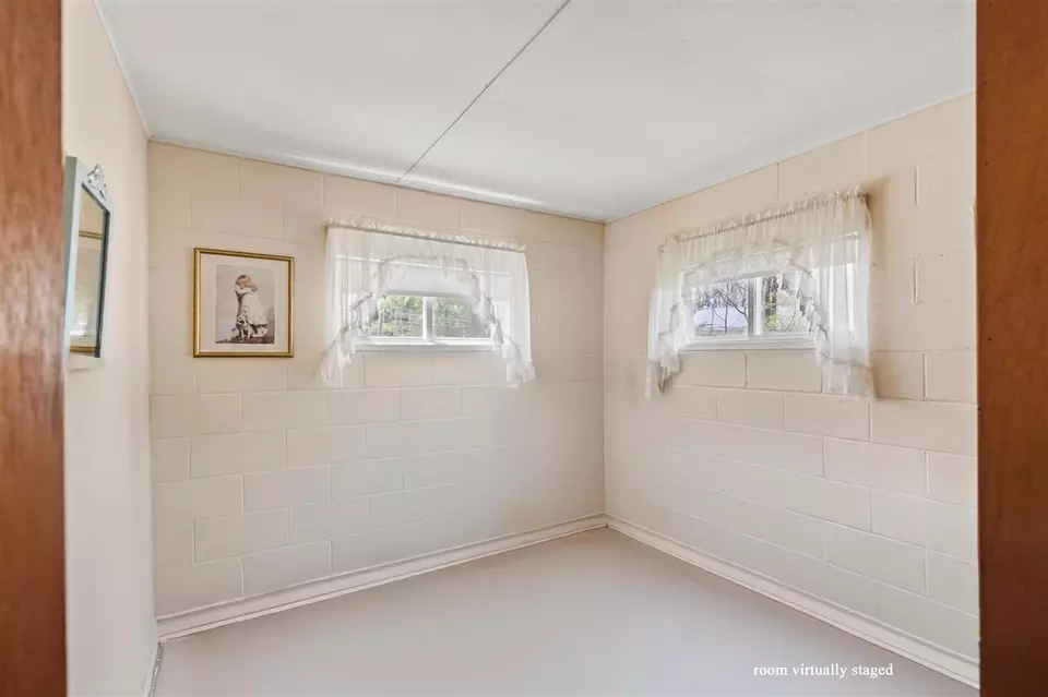 Bedroom - 8982 W School Section Lk, Mecosta, MI 49332 photo 2 of 2