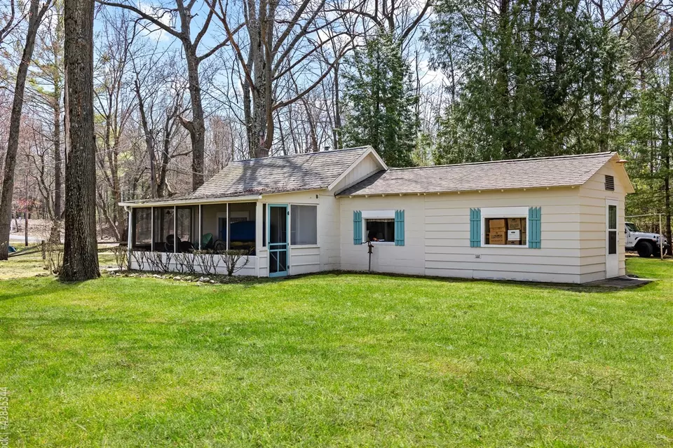 Exterior - 8982 W School Section Lk, Mecosta, MI 49332 photo 3 of 12