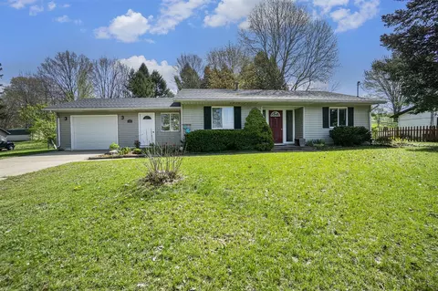 601 S Nursery, Lawton, MI 49065