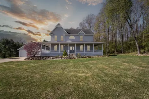 2046 W Coachlight, Jackson, MI 49201 photo 2