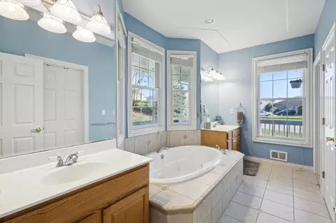 2046 W Coachlight, Jackson, MI 49201 photo 28