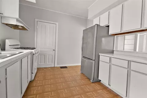 Kitchen - 526 N State, Jackson, MI 49201 photo 2 of 3