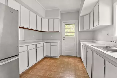 Kitchen - 526 N State, Jackson, MI 49201 photo 1 of 3