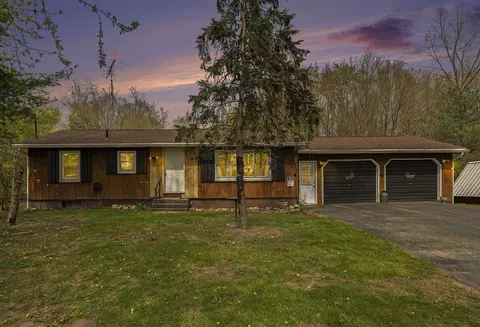 25942 Tomahawk Ct, Sturgis, MI 49091