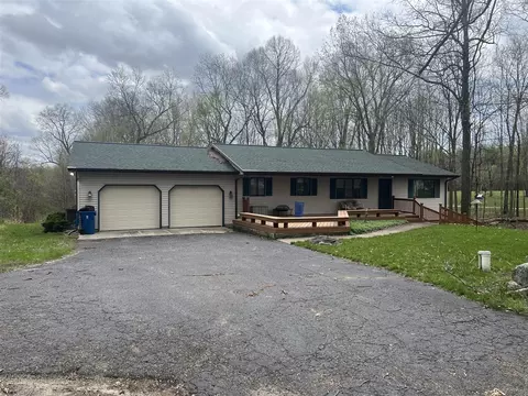301 4th, Plainwell, MI 49080 photo 2