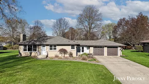 1049 Sunset Hls, Grand Rapids, MI 49534