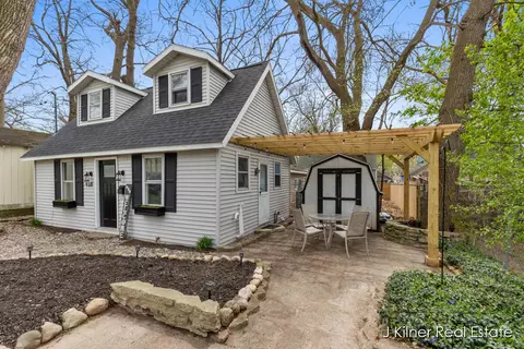 938 Hazen, Grand Rapids, MI 49507