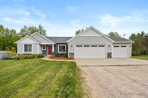 581 Cumings, Sparta, MI 49345