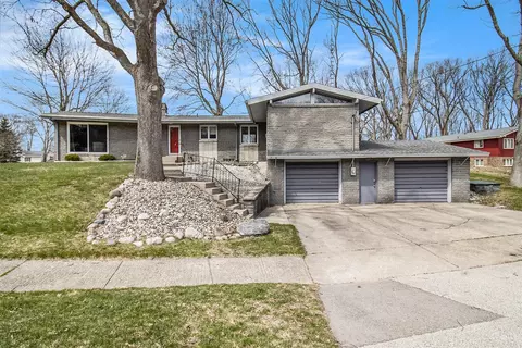 921 Woodlawn, Ludington, MI 49431