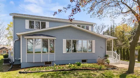 2501 Old Lake Shr, Saint Joseph, MI 49085