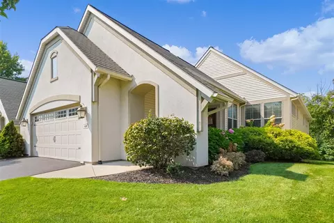 449 Enclave #26, Grand Rapids, MI 49546