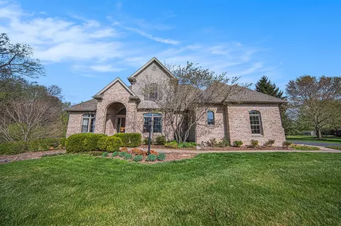 9693 Woodbend, Saline, MI 48176