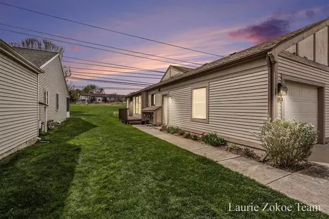 291 Rolling Greene #9, Walker, MI 49534