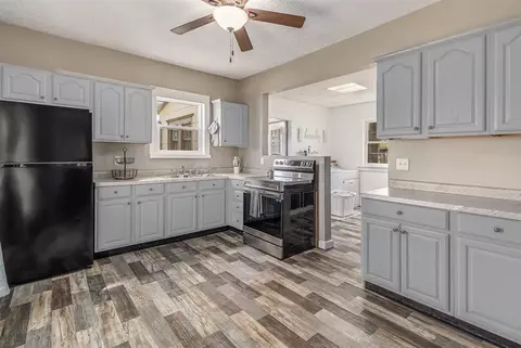 436 22nd, Springfield, MI 49037 photo 4