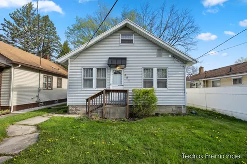 881 Leonard, Grand Rapids, MI 49503