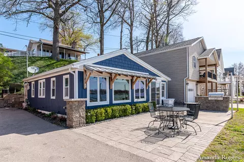 6520 Lakeshore, Saranac, MI 48881