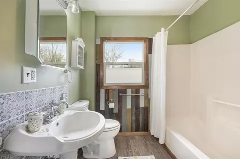 Bath - 206 Earle, Belding, MI 48809 photo 1 of 1
