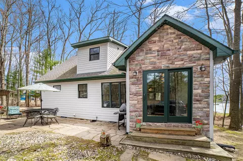 2601 W Lake George, Harrison, MI 48625