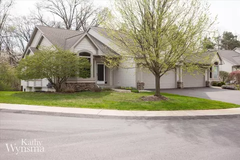 4231 Willow Ln, Grand Rapids, MI 49525