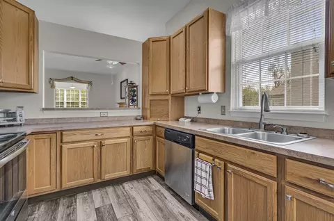 841 E Barrington, Jackson, MI 49203 photo 8