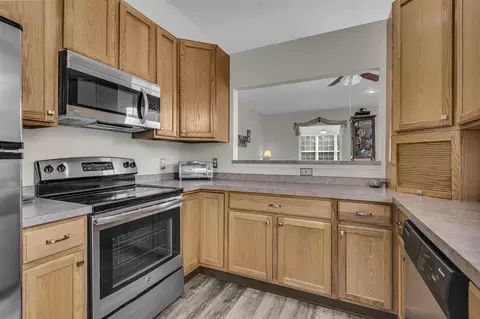 841 E Barrington, Jackson, MI 49203 photo 7