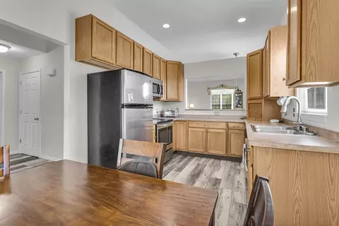 841 E Barrington, Jackson, MI 49203 photo 6
