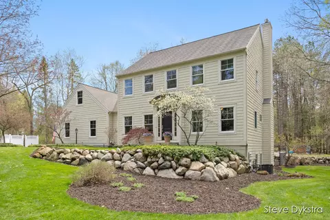 5768 Dix, Belmont, MI 49306