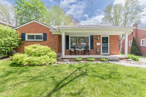 9032 Sunbury, Livonia, MI 48150