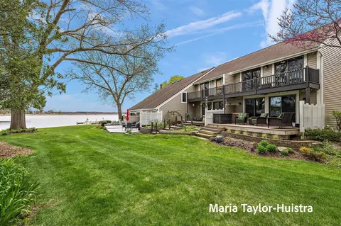 584 Wind Drift #8, Spring Lake, MI 49456