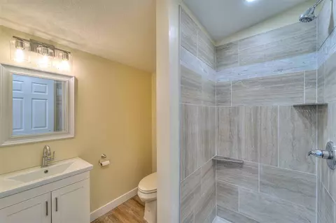 Bath - 8353 Cady, Jackson, MI 49201 photo 1 of 2