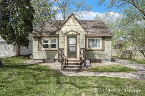 1527 Hillcrest, Grand Rapids, MI 49504
