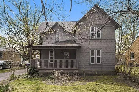427 W Chart, Plainwell, MI 49080 photo 2