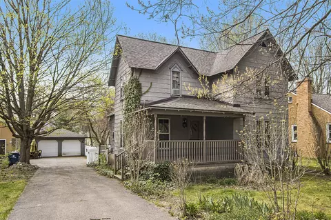 427 W Chart, Plainwell, MI 49080 photo 3