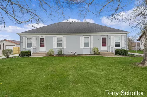 5884-86 Crestmoor, Kentwood, MI 49508