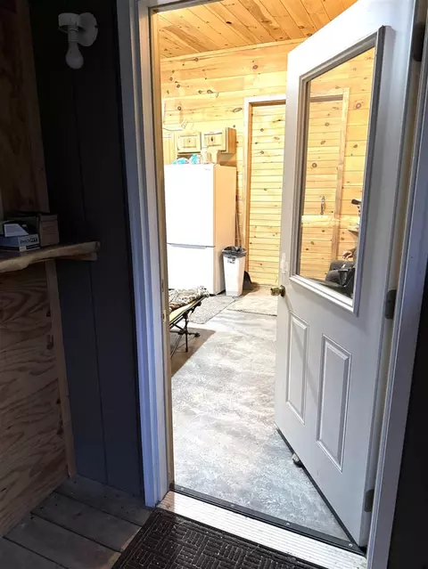 Entry Way - 264 30th, Sears, MI 49679 photo 4 of 7